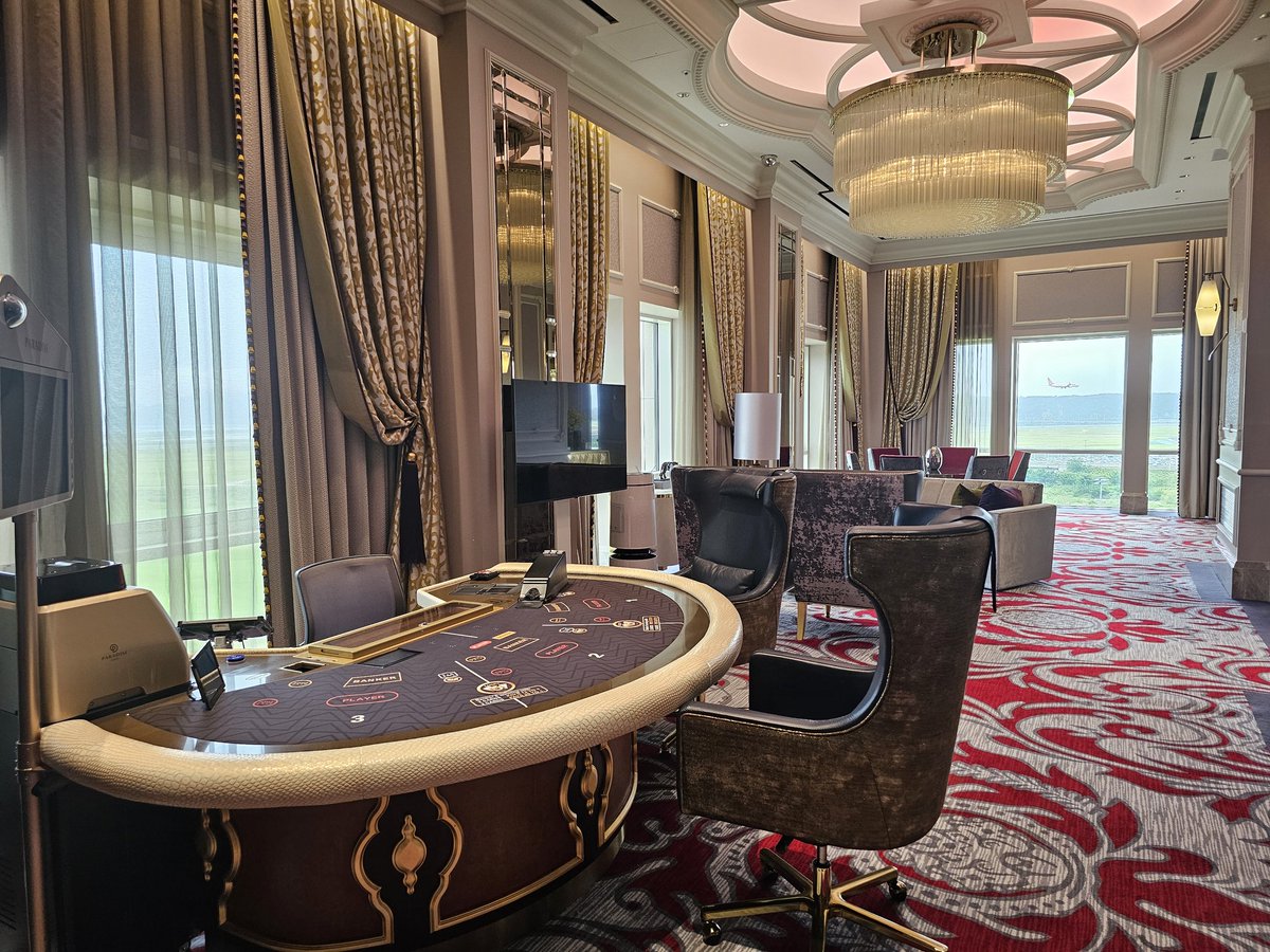 ✨カジノVIPルームのご紹介✨ VIPルームは持参金〇千万円以上お持ちいただいたVIPのお客様のみ、ご入場できる場所となっております。 1階フロアの ルームと、知る人ぞ知る8階スカイカジノがございます‼️ 完全個室でお客様がゲームに集中できる環境を整えております。