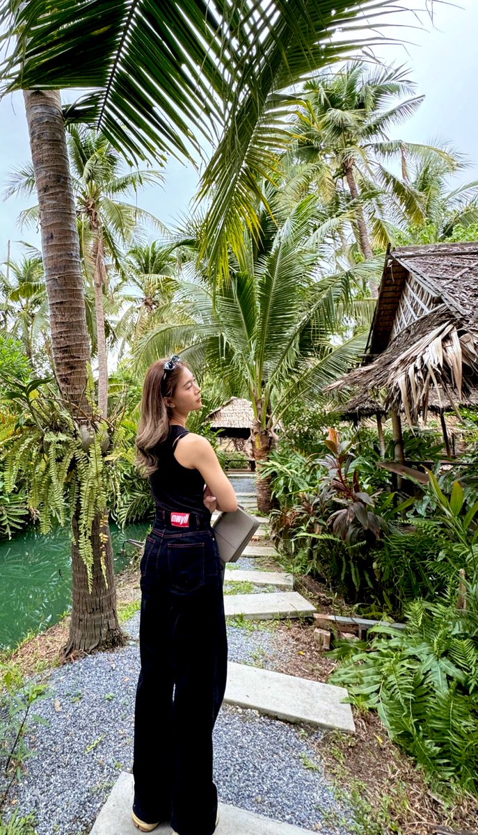 sira_notsila's tweet photo. พา ANWYLL บุกสวนมะพร้าว 🌴🥥✨

#SunsetObsession
#ANWYLLsummer2024
#ANWYLL  @ANWYLLANWYLL https://t.co/wLpE8XKm0j