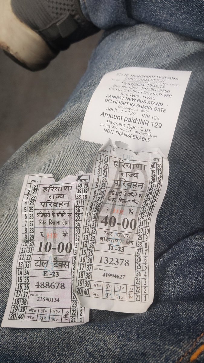 ajitfnb's tweet photo. Complaint against conductor:HR 55 GV 6580 gurugram depot chandigarh to gurugram ac bs jayada paise mange, sahi ticket nahi diya, machine ka ticket nahi diya, or bus me marne aaya @cmohry @HaryanaRoadways @HRroadways @HaryanaNews @aajtak @mlkhattar @anilvijminister @News18Haryana https://t.co/p4DMgH3RZV
