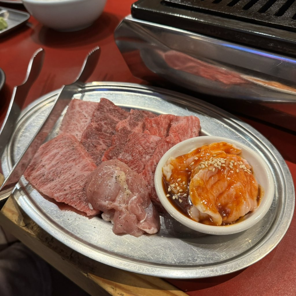 cramdev's tweet photo. お肉の油が甘くて美味しい😋

#焼肉伝説バリバリ千日前 https://t.co/IAhoI13SzH