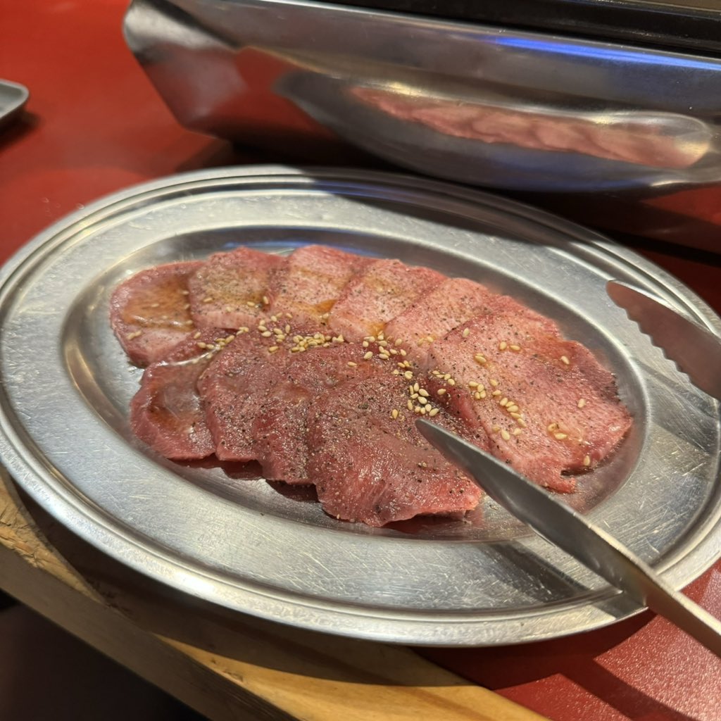 cramdev's tweet photo. お肉の油が甘くて美味しい😋

#焼肉伝説バリバリ千日前 https://t.co/IAhoI13SzH