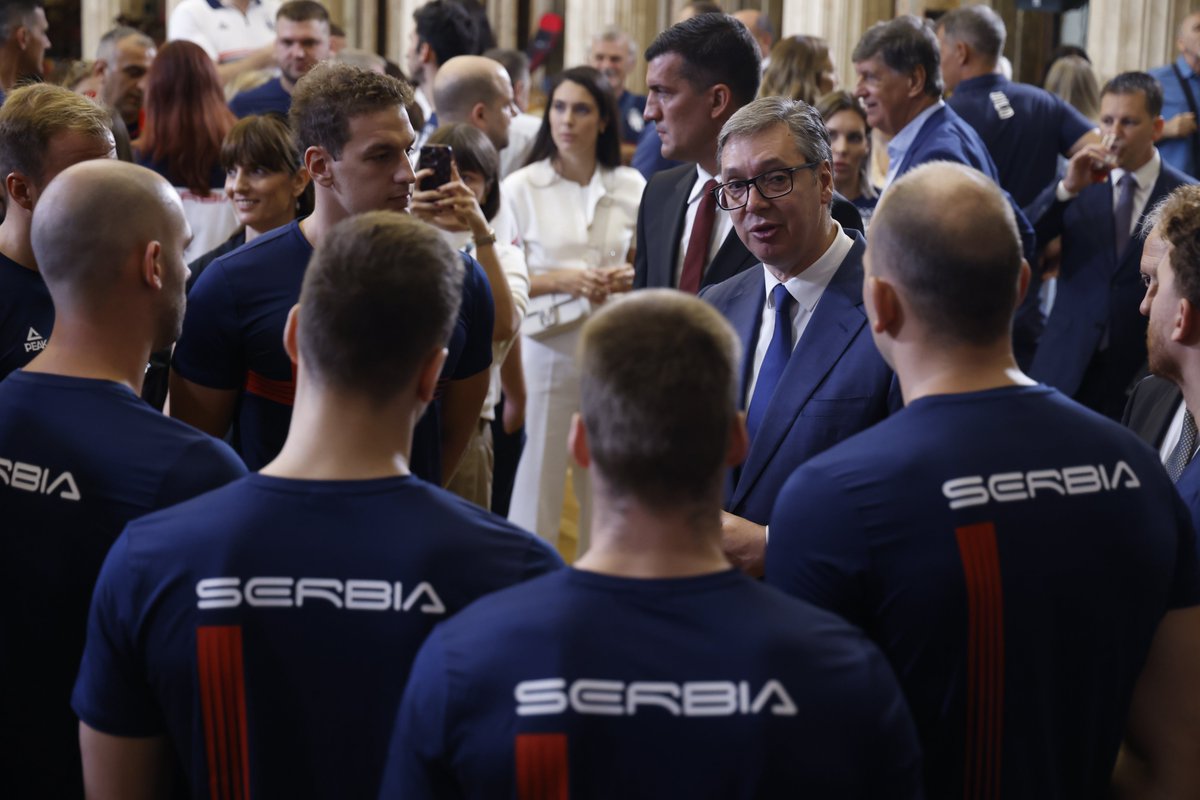 sns_srbija's tweet photo. Нема веће части и лепше ствари од тога да учините нешто за своју земљу. Ми ћемо са стрепњом и надом да пратимо сваки ваш наступ, а надамо се највећој жетви медаља до сада. 🇷🇸🇷🇸🇷🇸 @avucic https://t.co/Z4YQRW33t7 https://t.co/H8PdEquk9d