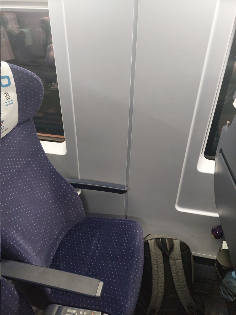 uralcaliskan's tweet photo. Uzun yol severim, manzaralı uzun yolu daha çok severim. Değerlendirilecek, düşünecek ne çok şey var ve yol bunları yapmak için bir fırsat. Koridorda ayak uzatmak mı, camdan manzara izleyip dalıp gitmek mi? Tarafım hep cam kenarı, şansım hep o biçim. https://t.co/g1SMpG3pvB