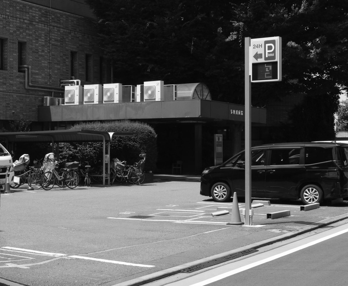 婆ちゃんが去年の年明けから今月の3日まで入院してた病院に近くの風景。
昨日、先月から今月の3日分の入院費払い終わって近今後行くことはないから寂しさを感じる。