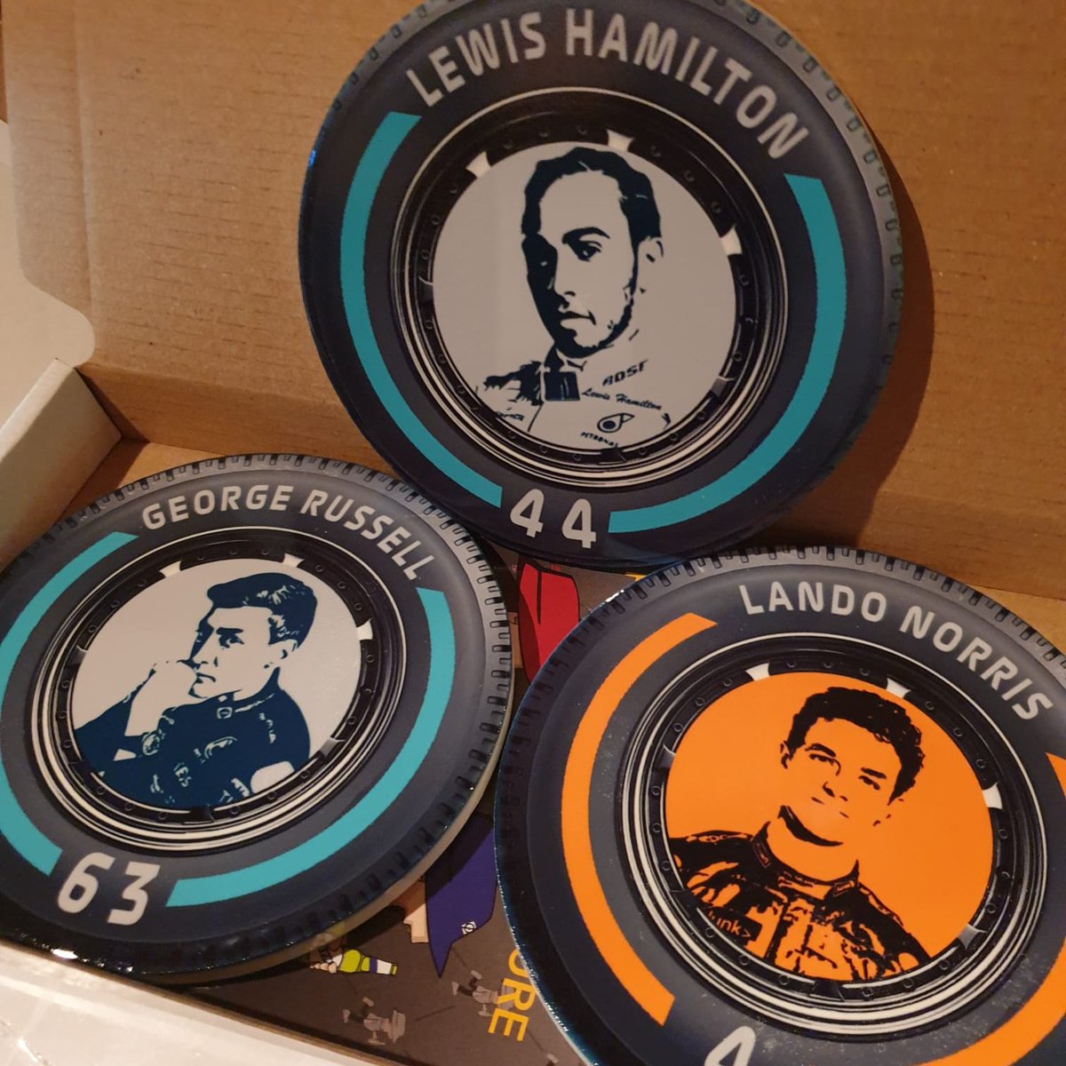 🏁🏁GIVEAWAY TIME🏁🏁

If a British driver wins today's #AustrianGP, we will giveaway a set of our second British Invasion Ceramic Beer Mats to one of our followers. To enter:

🏎️Repost this
🏎️Follow <a href="/KOMerchants/">Kick Off Merchants</a>
🏎️Reply with either #George, #Lewis or #Lando

And if you correctly