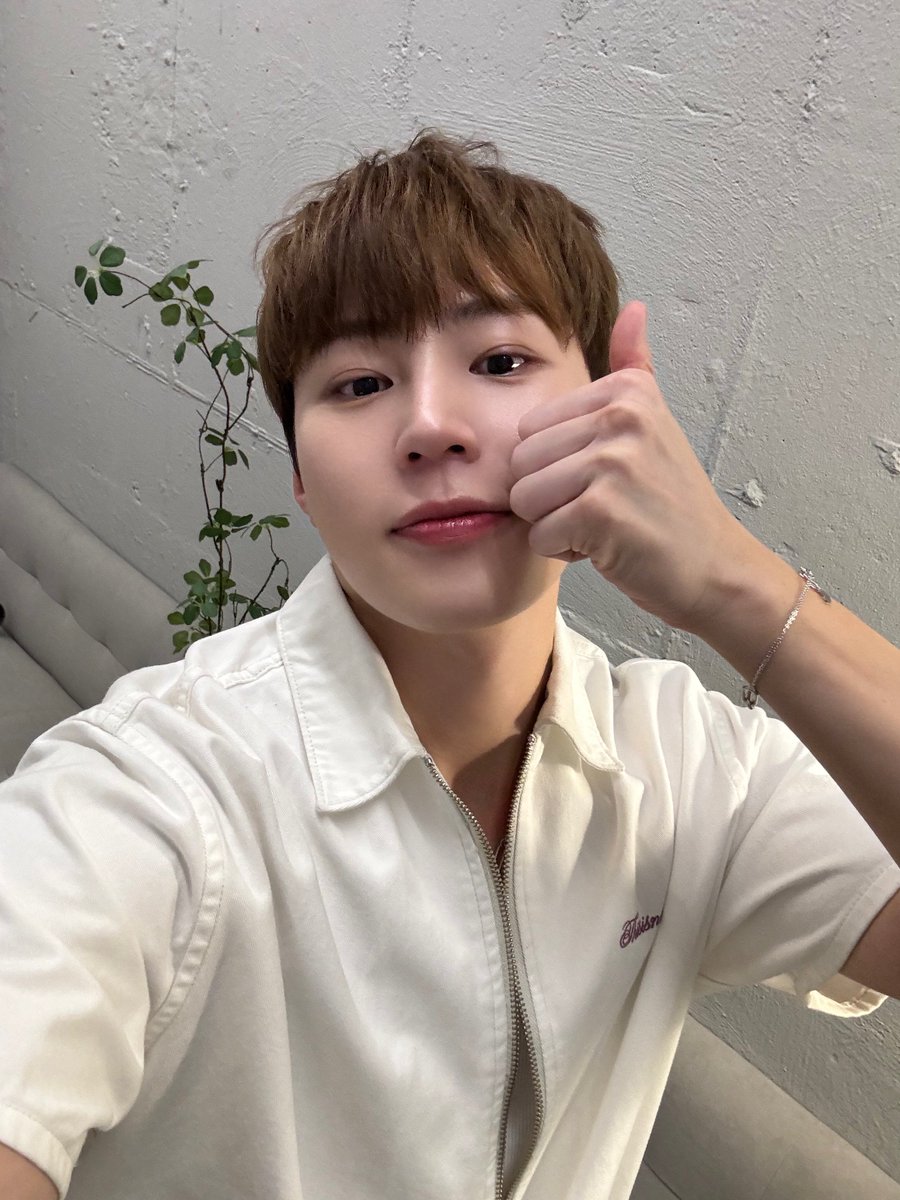 BPM_HSW's tweet image. [#하성운] ⏰ 
  
잠시 후 10시 35분! KBS2 &amp;lt;개그콘서트&amp;gt;에 하성운이 출연합니다📺 
가장 멋진 남자가 된 성운이의 모습이 궁금하다면 다 같이 본방사수해요😆
  
#HASUNGWOON #개그콘서트