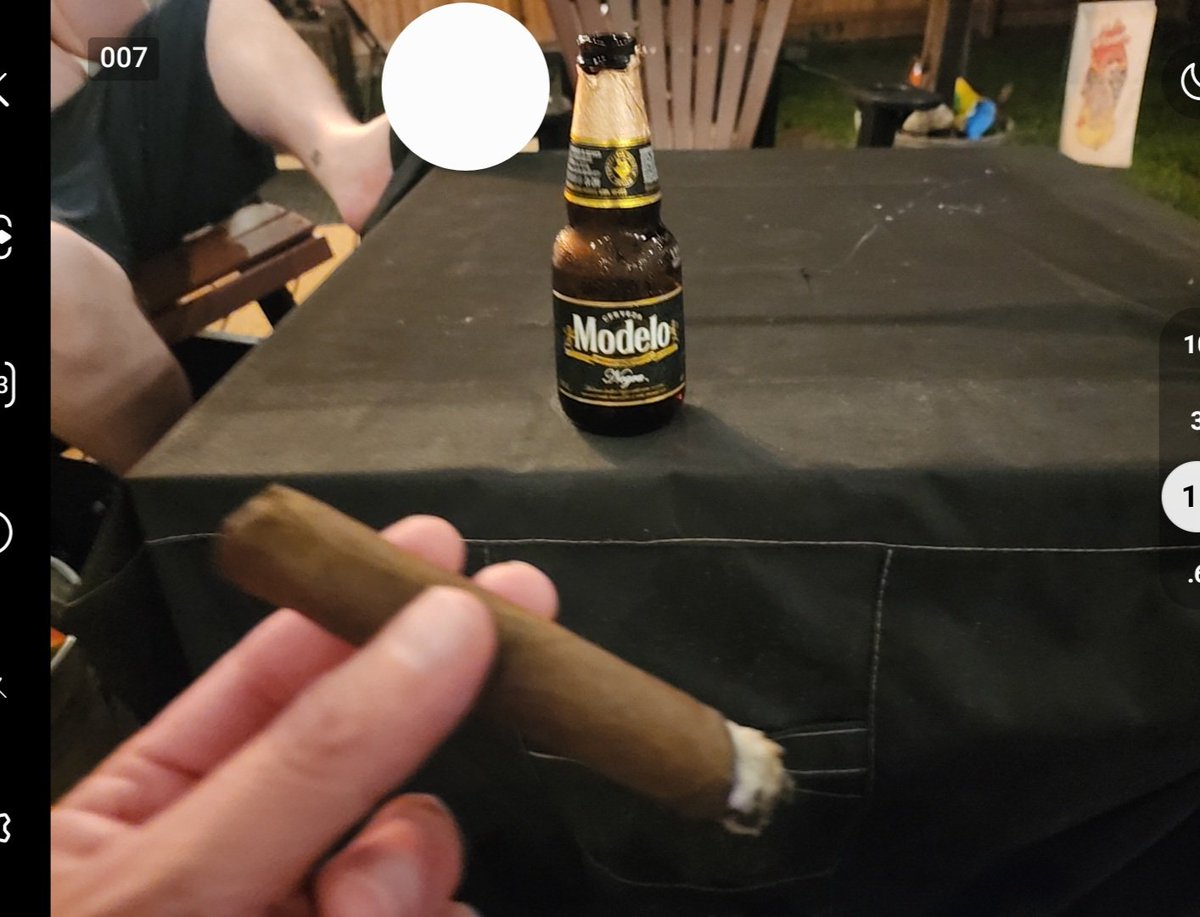 JDittyDesign's tweet photo. This is from last wknd. Amazing house Maduro from a winery hosting a local party band
#cigar #currentlysmoking https://t.co/o6TEupLx7q