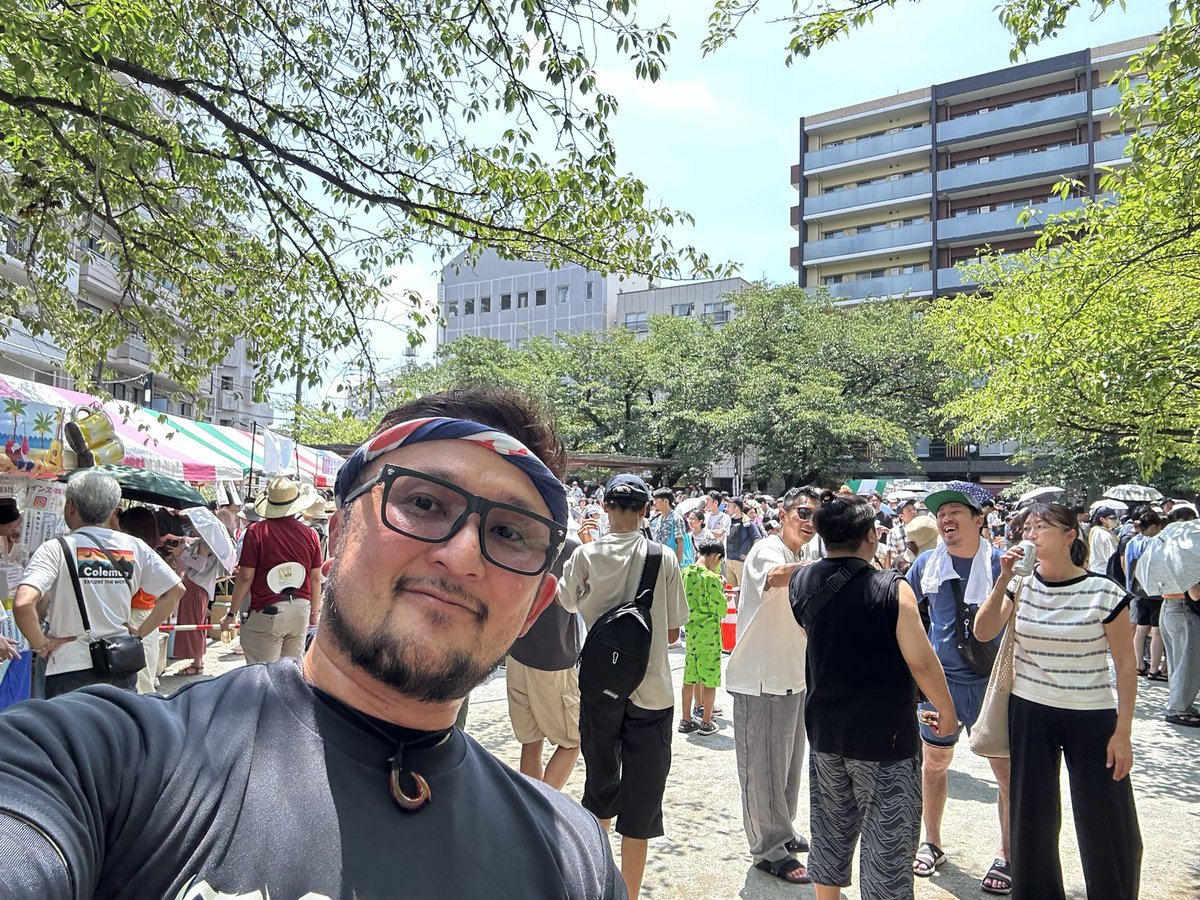 AcfSur's tweet photo. #AcfSur #よさこい
今日は『浦和よさこい』
和田も見てきました‼️
弁天公園でも子ども向けのイベントがありパトロール中の会員様と📸
上から見た映像は和田家から見た映像😆
上から見ても息がピッタリでとてもカッコいい、よさこいでした😉
夕方まで続きます😇
西口でも東口でもやってました👍 https://t.co/zyxap5Vw7I