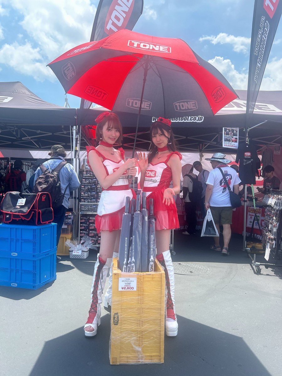 syncedge4413's tweet image. GPスクェア　TONEALPHA販売ブース、今日のイチ推しその1は傘です❗️

今日はこの後15:30-16:00、
17:40-18:20の2回行きます。頑張って走っているチームの応援も宜しくお願いします。
#tone
#tonealpha
 #tonetool