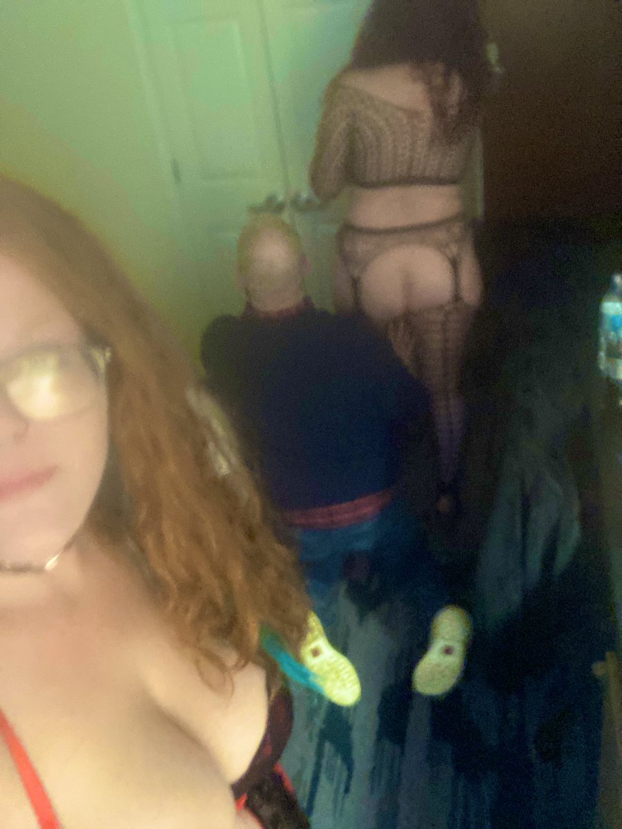 RaeLoveXXX's tweet photo. Two is better than one… @Ginger_Tonic_ #Duos #DateOhio #LetsPlay #PAWG #Smile #Fuck #ThreeSome #TheLand #GirlsGirlsGirls https://t.co/rsbn6E7kVW