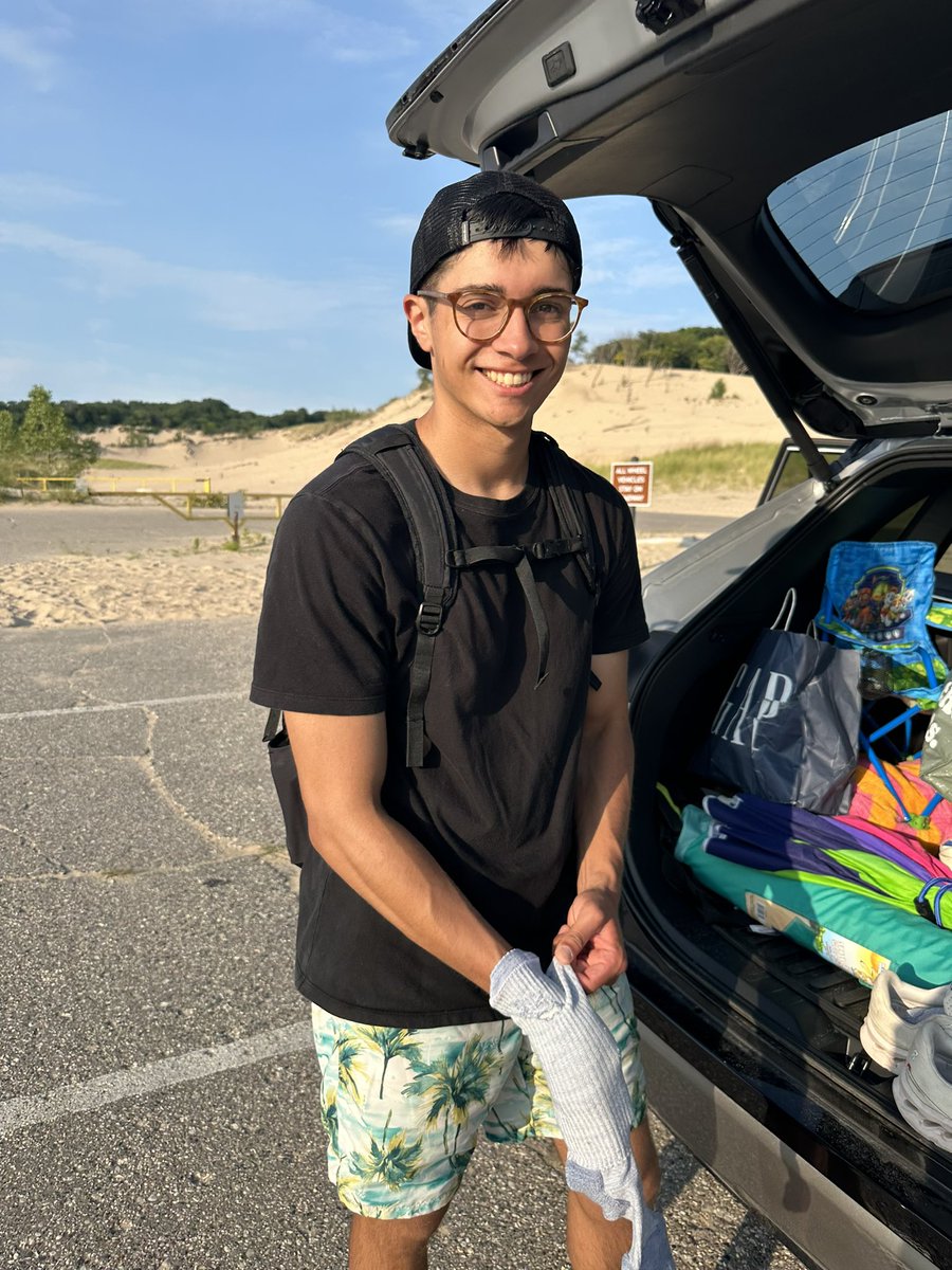 zumasx's tweet photo. Hello twitter, I don’t tweet much anymore but here’s this photo of me at the Dunes today https://t.co/aRBEIgIglg