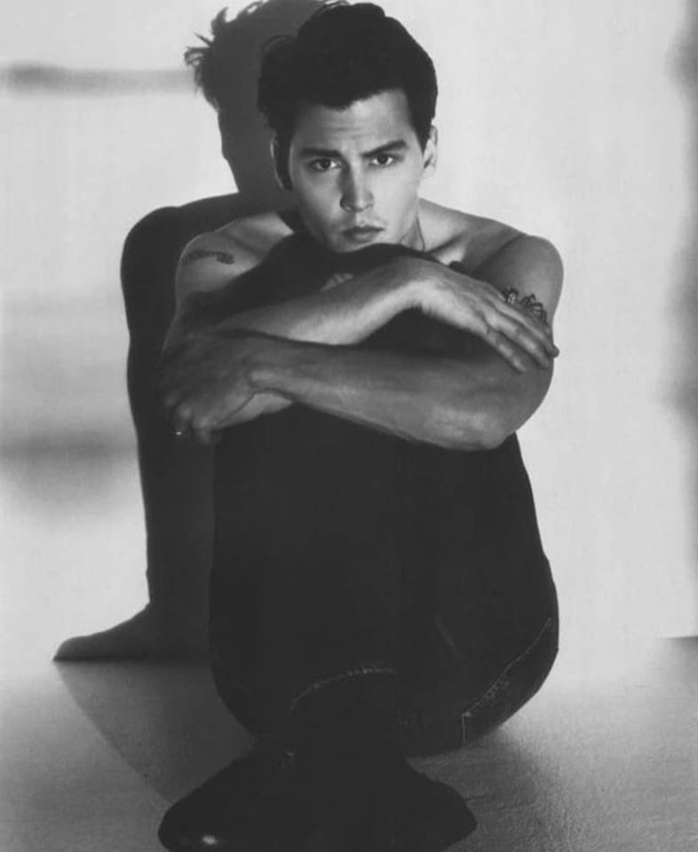 palmerdebra's tweet photo. Can we just take a moment to appreciate how incredibly hot Johnny Depp is? 🔥 Whether he’s playing a pirate or just being himself, he never fails to amaze. 🖤
#JohnnyDepp #CelebrityCrush #TooHotToHandle #MovieStarMagic #Heartthrob #DeppFan #TimelessCharm https://t.co/kEWRIrbEsJ
