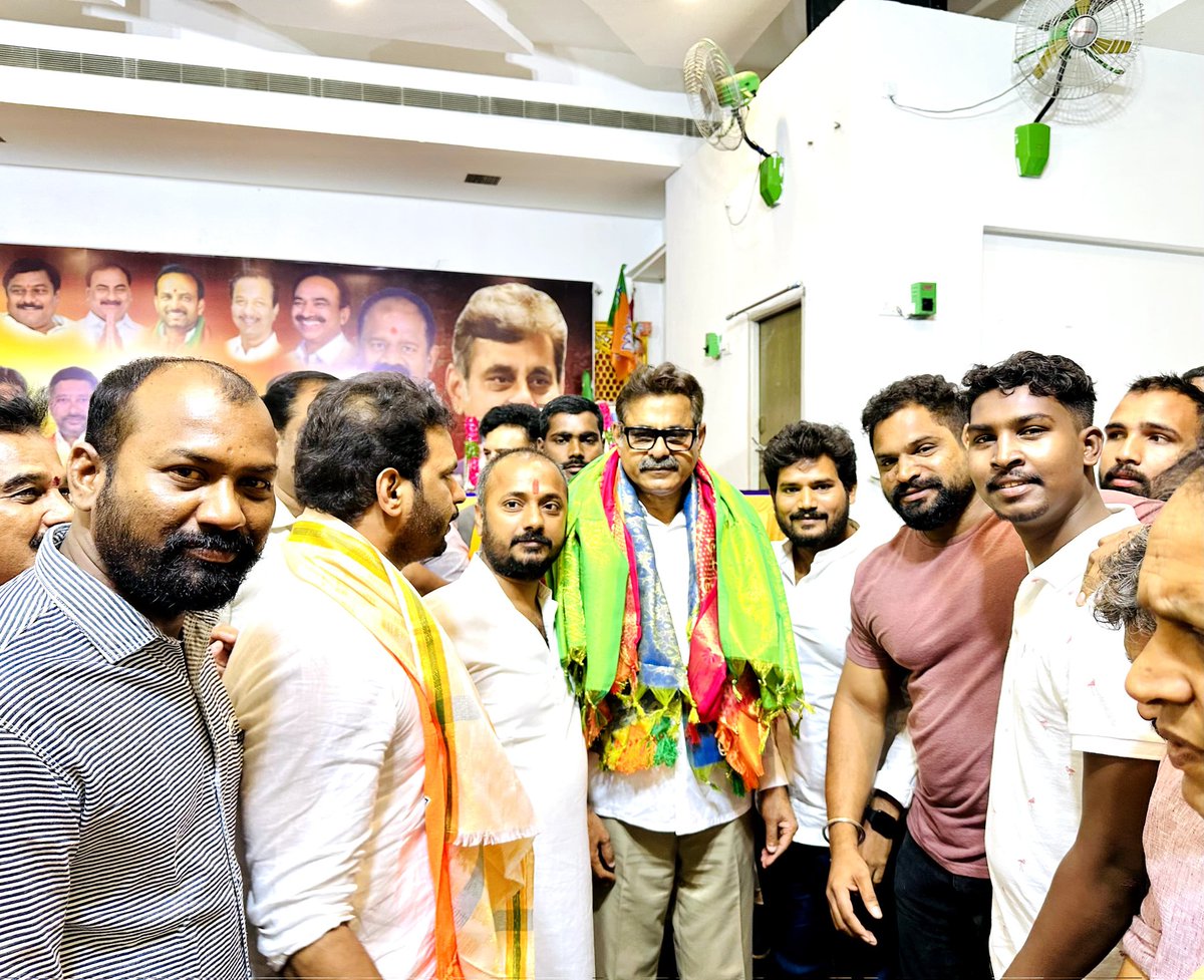 Krishna81301445's tweet photo. Rangareddy (Urban) District BJP Executive Meeting in Sherilingampally Constituency was held at Crystal Garden. Chevella MP Konda Vishweshwar Reddy Garu and District Party President Sama Rangareddy Garu participated as chief guest.Jai Ravi Kumar yadav Anna. https://t.co/z7wtovKidh
