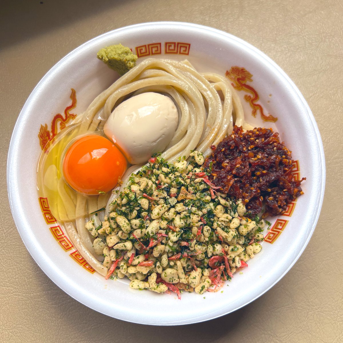 kisalock's tweet photo. 村岡屋本店
テイクアウトTKM 350g
かき揚げ ラー油

ぶっかけも始まり夏本番の村岡屋
今日は職場でさっぱりTKMを

ギタギタの梅ゆかりも食べに行かないと！ https://t.co/5U6vTu8If8