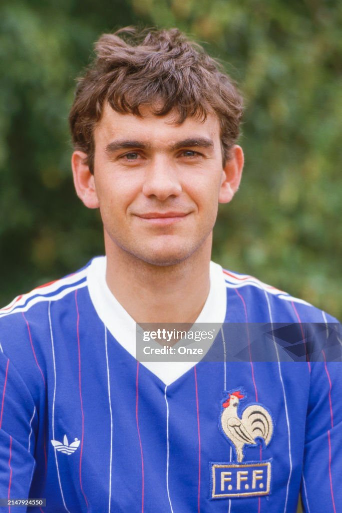 CopaLendas's tweet photo. François Brisson, França 🇫🇷.
Jogos Olímpicos de 1984, Los Angeles.
Campeão Olímpico.
3 gols, 5 jogos.
#brisson #france #jeuxolympiques #losangeles #légende #champion #lesbleus #fiertébleue #lescoqs #rosebowl #fra #paris2024 https://t.co/G4v9NLbmCc