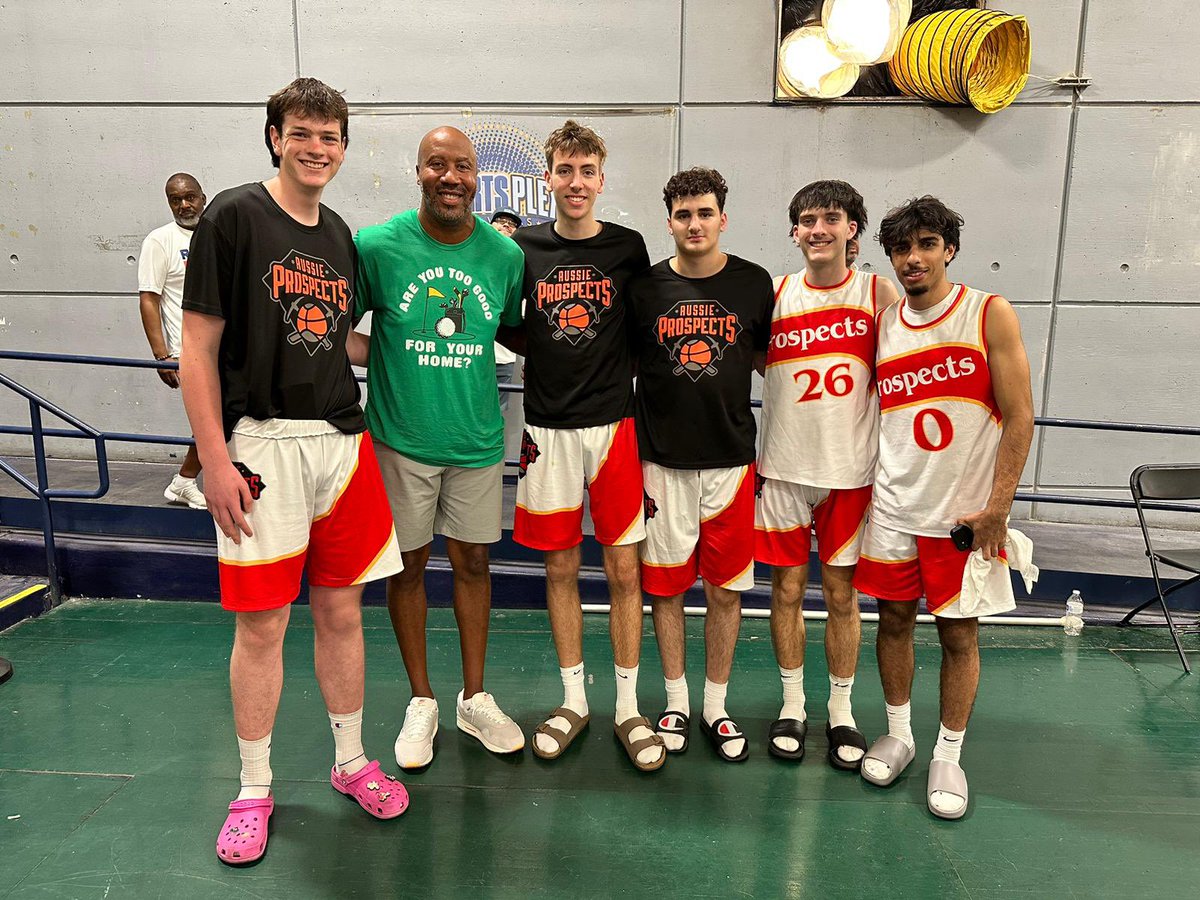 ProspectsAussie's tweet photo. Bruce Bowen was down at the @BigfootHoops main event today and took some time to get a picture with the boys and tell some stories about playing with the great Shane “The Hammer” Heal back in the day. Big thanks Bruce! #aussieprospects https://t.co/CRU4bH5U3U