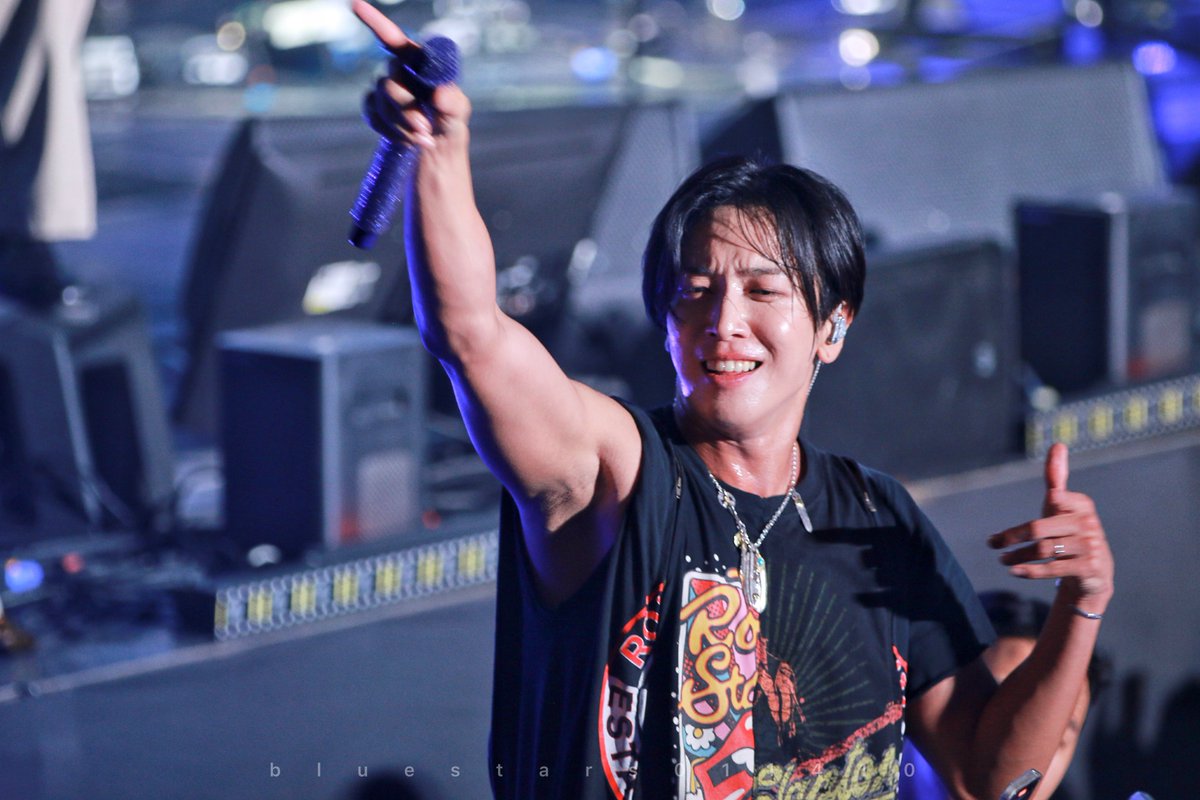 bluestars011410's tweet photo. 240720 Soundberry Festa'24

진짜 고무가 돼!! 💙
@JYHeffect 🫡

#정용화
#JUNGYONGHWA
#CNBLUE https://t.co/eAmuLRgb3X