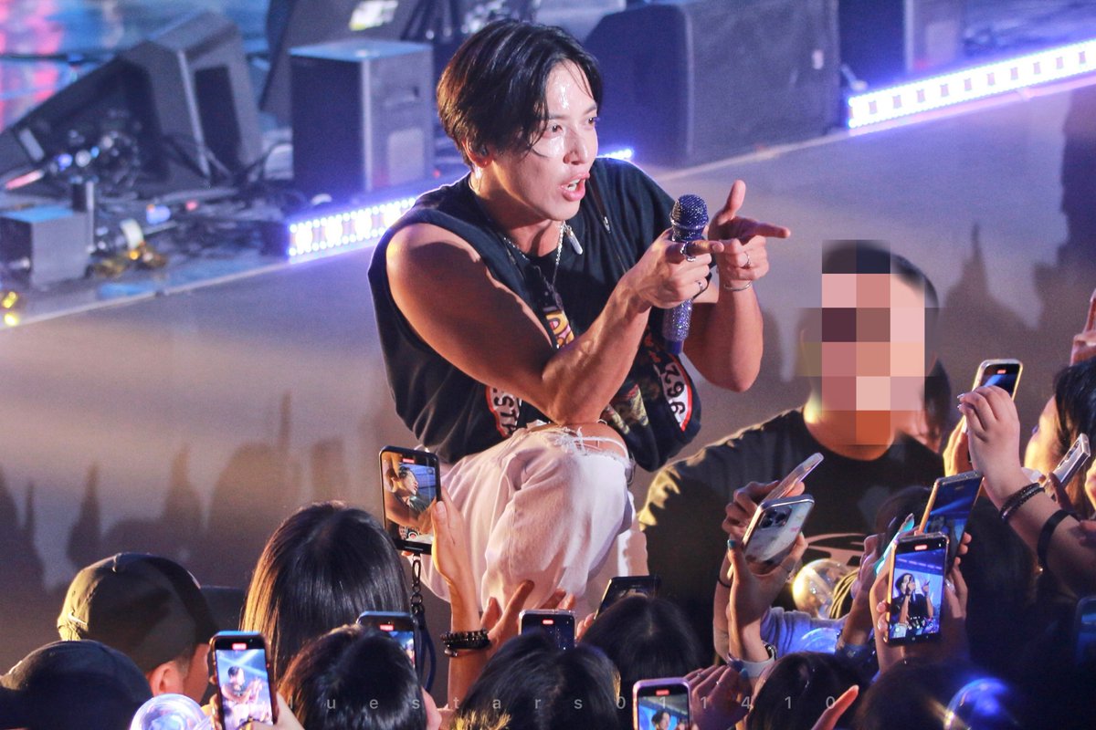 bluestars011410's tweet photo. 240720 Soundberry Festa'24

진짜 고무가 돼!! 💙
@JYHeffect 🫡

#정용화
#JUNGYONGHWA
#CNBLUE https://t.co/eAmuLRgb3X