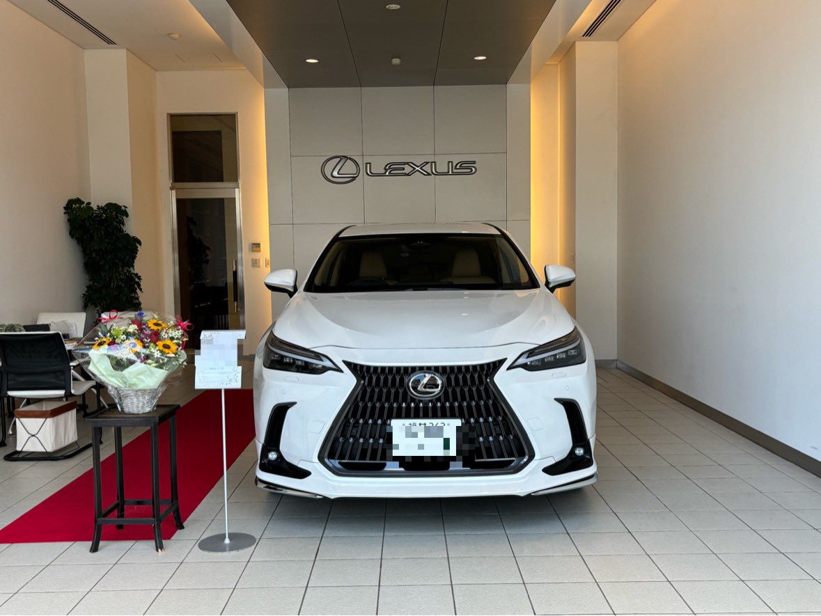 shin_od8's tweet photo. 半年以上かかって本日ようやく納車しました
LEXUS NX350h versionL
これから触る予定もなんにもないのでモデリスタぶち込んでもう満足です
ボディ色は安定のホワイト。内装は高級感を出したくてヘーゼルに設定
#LEXUS #SUV #NX350h #versionL https://t.co/c4dC7Tnlu7