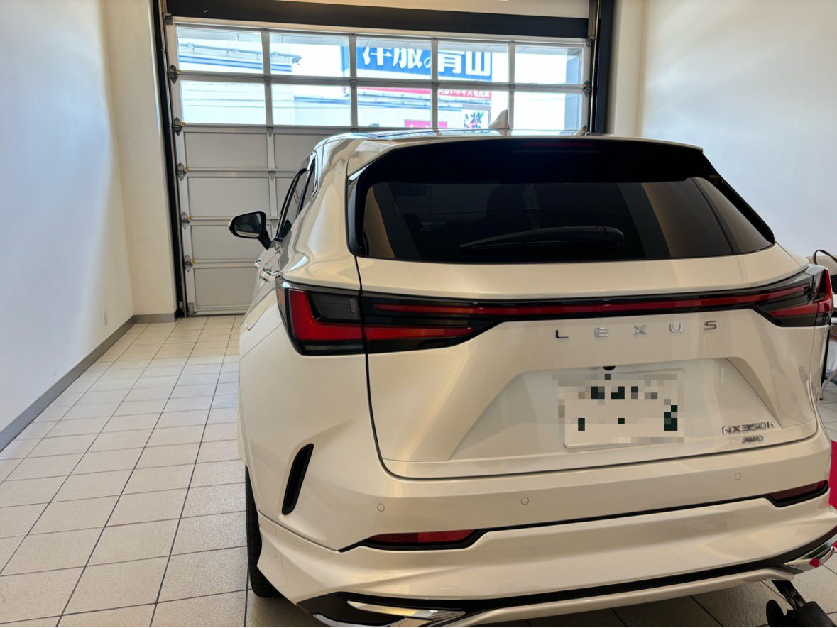 shin_od8's tweet photo. 半年以上かかって本日ようやく納車しました
LEXUS NX350h versionL
これから触る予定もなんにもないのでモデリスタぶち込んでもう満足です
ボディ色は安定のホワイト。内装は高級感を出したくてヘーゼルに設定
#LEXUS #SUV #NX350h #versionL https://t.co/c4dC7Tnlu7