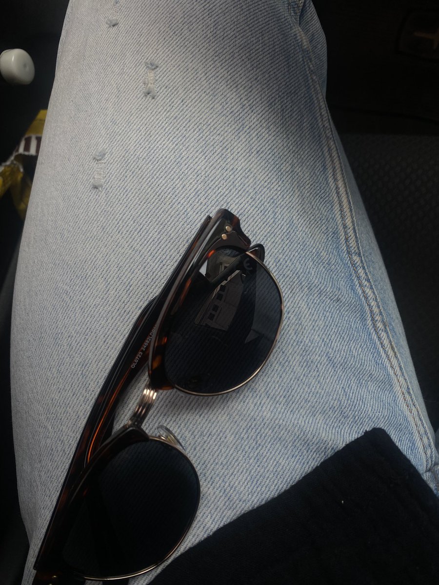 Lizandrocst's tweet photo. tu perdiste yo soy el vato de los outfit bonitos https://t.co/DYVF10GGFM