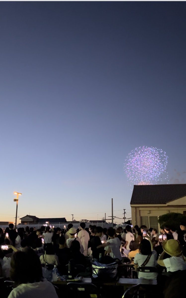 NAKAMI211's tweet photo. 昨日は花火大会に行きました🎆
満月でとても綺麗でした✨ https://t.co/kSM99goh5X