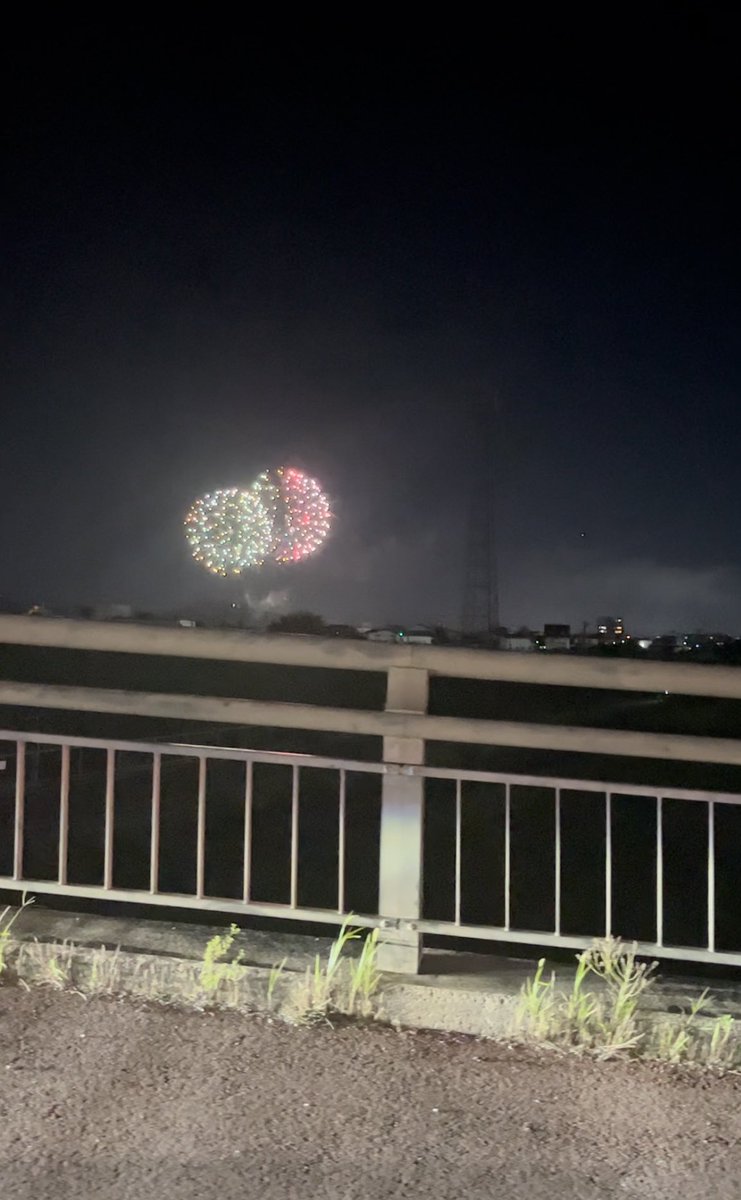 NAKAMI211's tweet photo. 昨日は花火大会に行きました🎆
満月でとても綺麗でした✨ https://t.co/kSM99goh5X