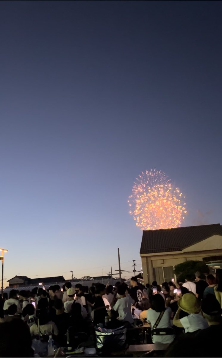 NAKAMI211's tweet photo. 昨日は花火大会に行きました🎆
満月でとても綺麗でした✨ https://t.co/kSM99goh5X