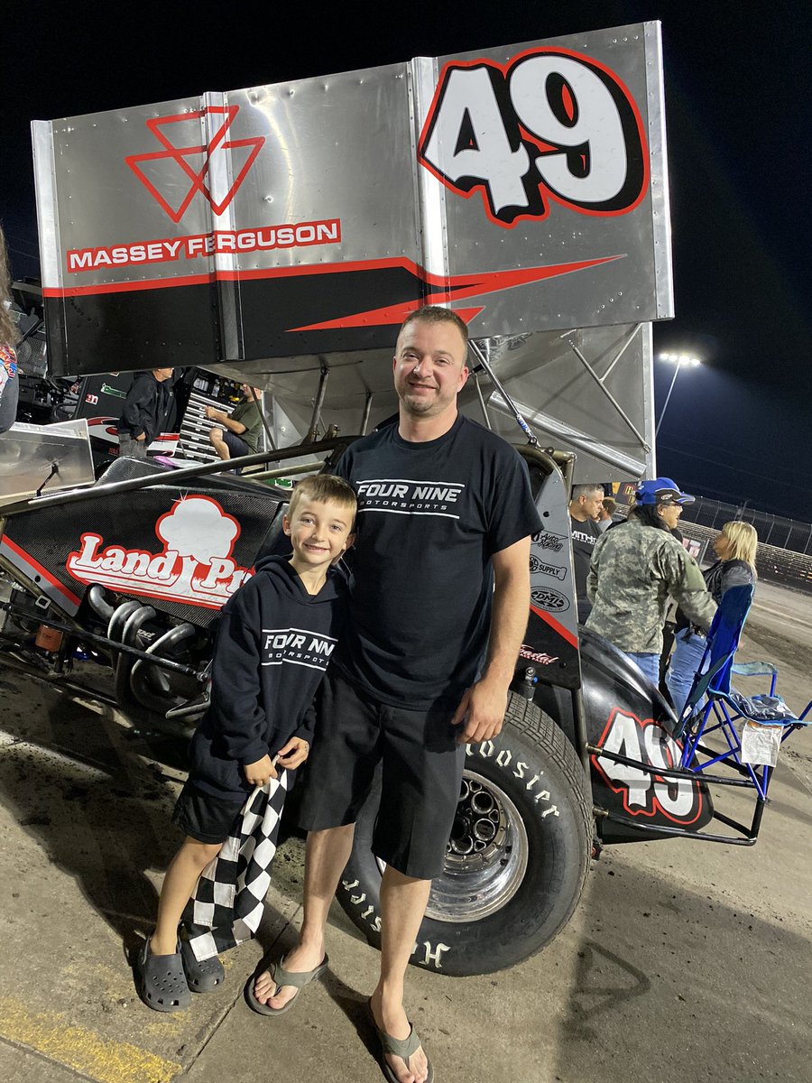 knoxvilleraces's tweet photo. Congratulations to 9th place finisher Josh Schneiderman as he the earns $1,000 @SlidewaysIA Wheel Bonus in the 360 A-Main!

#3M #360Shootout https://t.co/2yAEc8bj6Y
