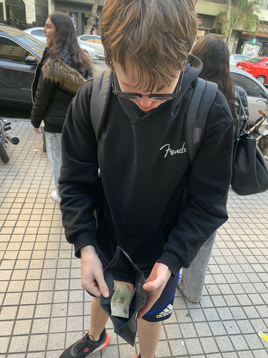 _tizuchaa's tweet photo. Yo cuando lo único que tengo en mp lo gasto en comida: https://t.co/a4Z1WwNKp9