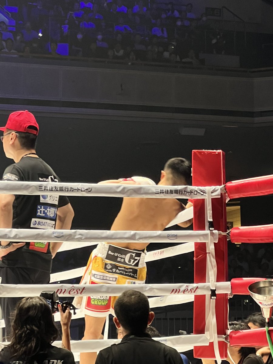 danniera11's tweet photo. 上手く撮れなかったけど潤人さんリングイン。動画撮る直前に、潤人応援エリアのこちら側をちらりと見た表情がなんとも言えなかった。
アストロラビオを待つ間に身体を動かしている姿も目が話せなかった
#中谷潤人 #LiveBoxing9
#NakataniAstrolabio https://t.co/T1dQzjr2ec