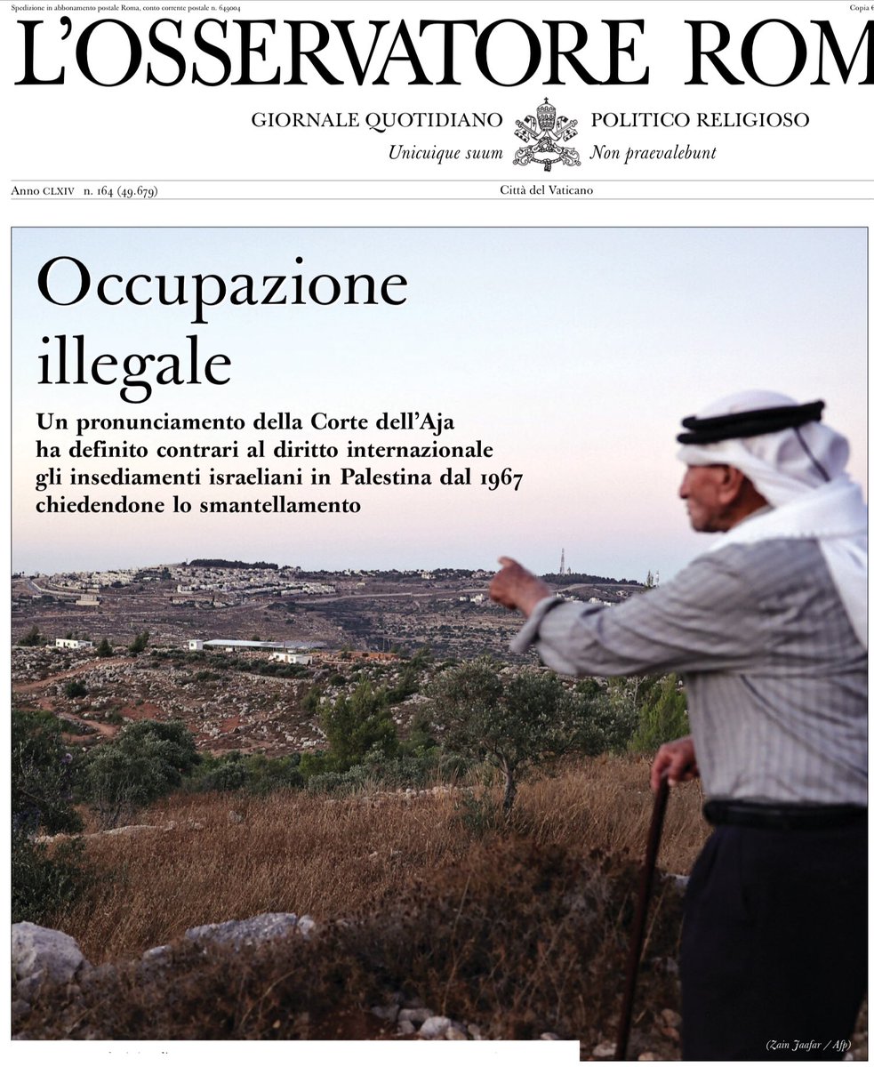 francofontana43's tweet photo. L’@oss_romano, a differenza della stragrande maggioranza dei quotidiani, apre sul pronunciamento della Corte dell’Aja che ha definito contraria al diritto internazionale l’occupazione dei Territori palestinesi che dura oramai da 57 anni e sancisce
 lo smantellamento di tutti gli insediamenti israeliani, la loro restituzione e il pagamento dei danni.