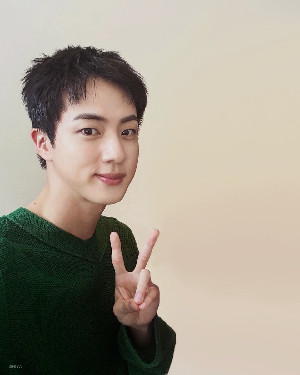 jiniya_love's tweet photo. WKOREA 편즵장 인스타 석진 CUT💚

#방탄소년단진 #BTSJIN #JIN https://t.co/plaxymH5G9