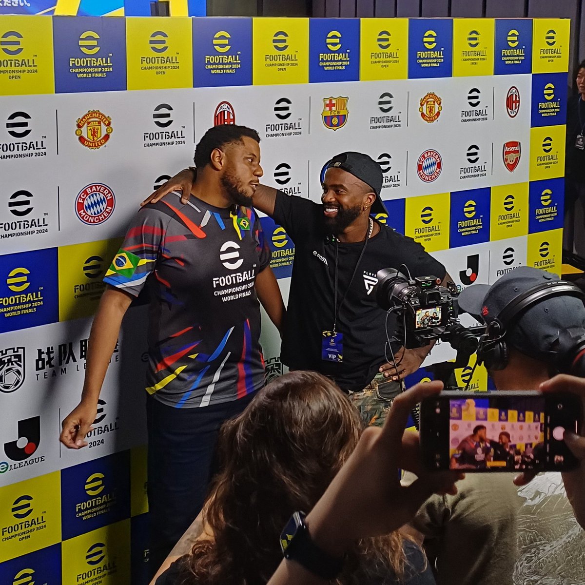 farrapo's tweet photo. Entrevista do Negrete com Renatão na zona mista do Mundial de eFootball. Vamos! 
@player1gg @FCFuteboldeCasa https://t.co/WbxUsiThsO