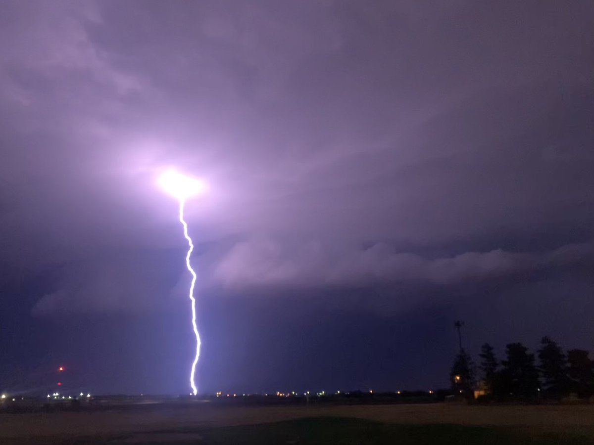 WX_Brayden's tweet photo. Severe warned storm Altus Air Force Base #okwx @NWSNorman https://t.co/CkCzsdyWlD