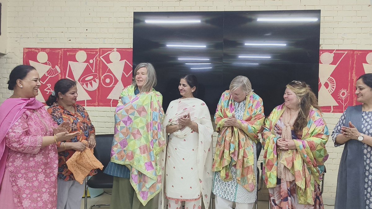 SchoolEduChd's tweet photo. #Closing Ceremony
#6principles
#JoyfulLearning
@TESOL_Assn
21 English teachers from @SchoolEduChd are being trained for Examplary Teaching in English
#Day6 group presentations part II, closing ceremony,souvenir to the guests by Principal @GMSSS16
#Enviornment
#BetterCitizens
#SDG
@UNESCO
@EduMinOfIndia
@sanjayjavin
@ReloIndia a branch of @StateDept