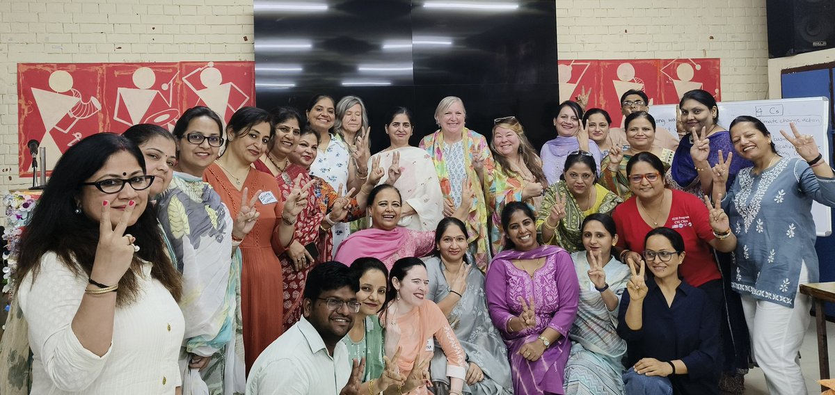 SchoolEduChd's tweet photo. #Closing Ceremony
#6principles
#JoyfulLearning
@TESOL_Assn
21 English teachers from @SchoolEduChd are being trained for Examplary Teaching in English
#Day6 group presentations part II, closing ceremony,souvenir to the guests by Principal @GMSSS16
#Enviornment
#BetterCitizens
#SDG
@UNESCO
@EduMinOfIndia
@sanjayjavin
@ReloIndia a branch of @StateDept
