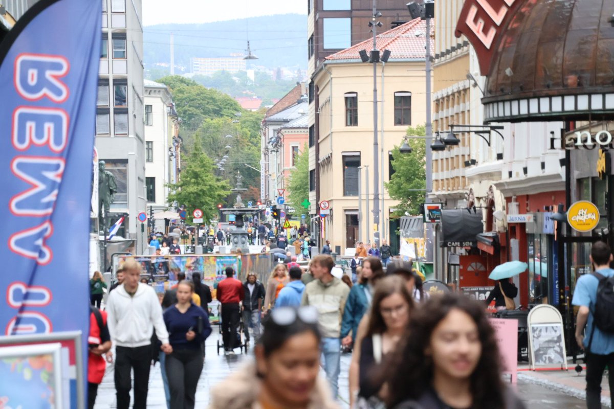 Oslo on periaatteessa kaupunki, joka Helsinki voisi olla oikeilla politiikkatoimilla vuonna 2050.

Visuaalinen ketju Oslon kaupunkiliikenteestä sekä kaupunkiympäristöstä.

🔗

1/24