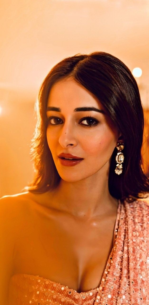 Image Hot Actress Ananya Pandey
