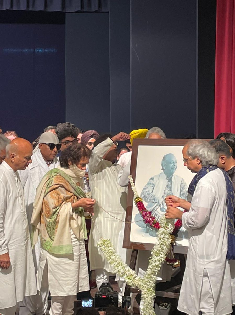 drumssivamani's tweet photo. Pranam to all my Gurus π
May the teachings of our gurus inspire and guide us towards success and fulfillment.
#GuruPurnima2024 #rhythmisgod https://t.co/fscCfhDuCP
