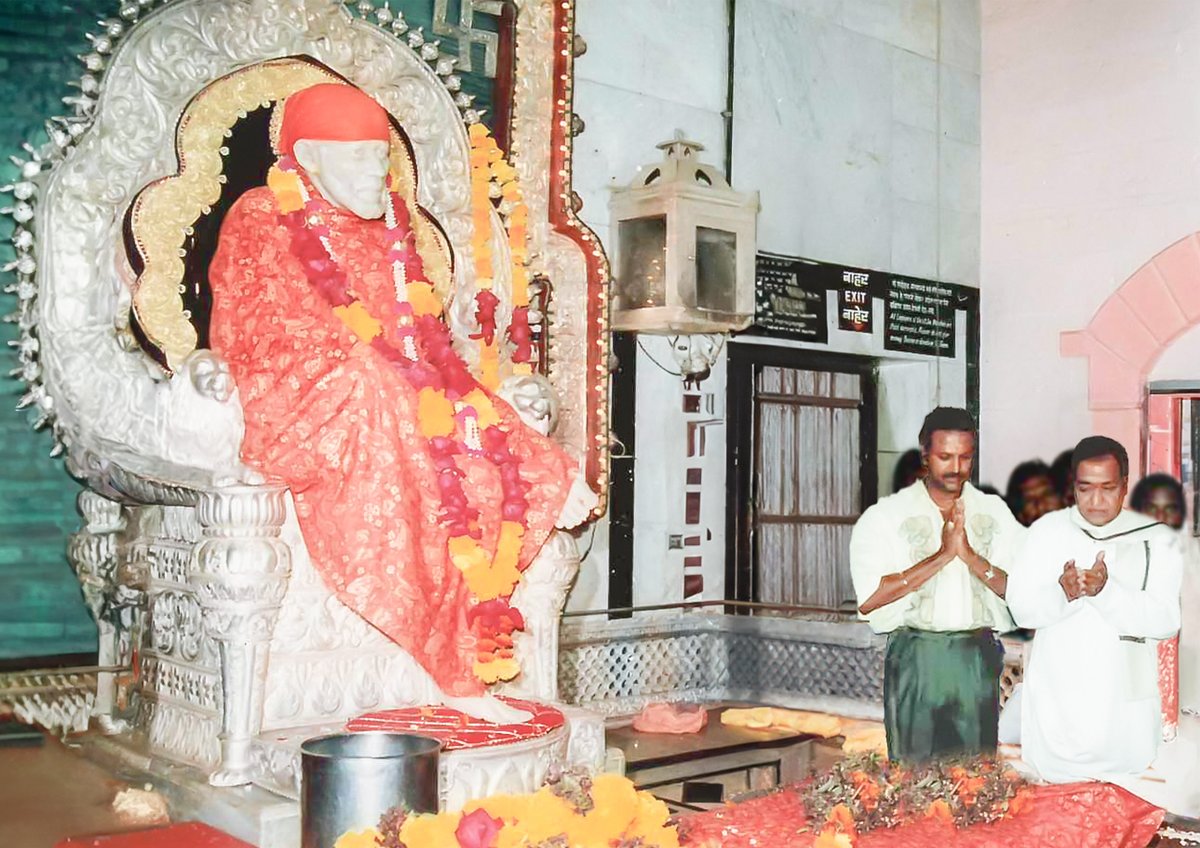 గురుపౌర్ణమి శుభాకాంక్షలు!

భారతదేశం గర్వించదగినటువంటి మహానాయకుడు మా అన్నయ్య స్వర్గీయ నందమూరి తారక రామారావు గారు, అలాగే భారతదేశ రాజకీయాల్లో మహోన్నతమైన వ్యక్తి. మా అన్నయ్యను షిరిడీ సాయినాథుని దగ్గరకు తీసుకెళ్ళే అదృష్టం నాకు ఒక్కడికే కలిగింది.

#గురుపౌర్ణమి #GuruPurnima