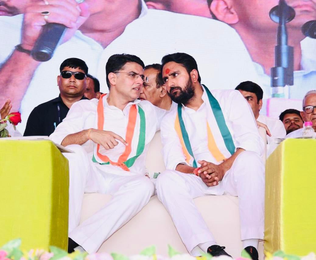 𝗔𝗡𝗜𝗟 𝗖𝗛𝗢𝗣𝗥𝗔 (@anilchopra_) on Twitter photo गुरुर्ब्रह्मा गुरुर्विष्णु: गुरुर्देवो महेश्वरः
गुरुः साक्षात् परब्रह्म तस्मै श्री गुरवे नमः
गुरु पूर्णिमा के पावन अवसर पर सभी देशवासियों को शुभकामनाएँ।
<a href="/SachinPilot/">Sachin Pilot</a> गुरुर्ब्रह्मा गुरुर्विष्णु: गुरुर्देवो महेश्वरः
गुरुः साक्षात् परब्रह्म तस्मै श्री गुरवे नमः
गुरु पूर्णिमा के पावन अवसर पर सभी देशवासियों को शुभकामनाएँ।
<a href="/SachinPilot/">Sachin Pilot</a>