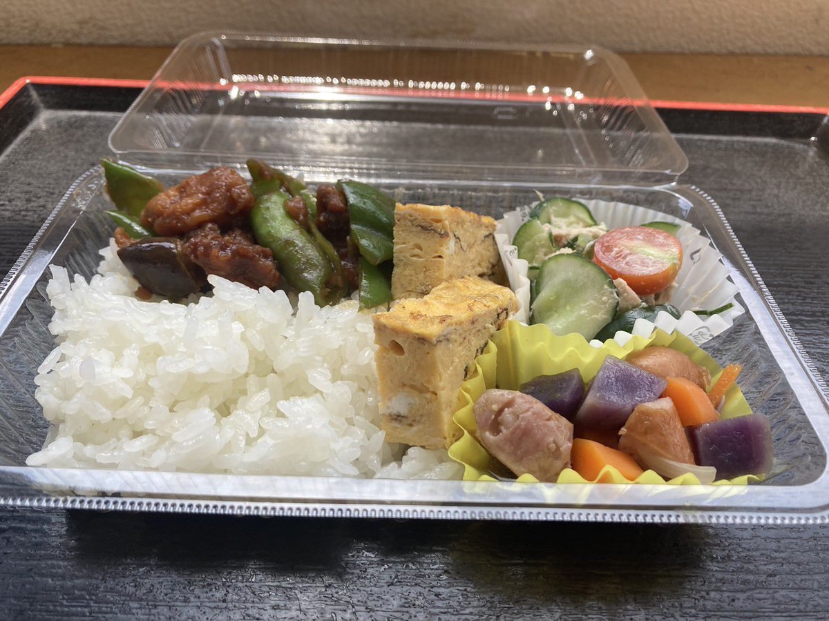 Contraildining's tweet image. 【 本日のメニュー 】

・回鍋肉
・ツナサラダ
・じゃがいもコロコロソテー
・卵焼き