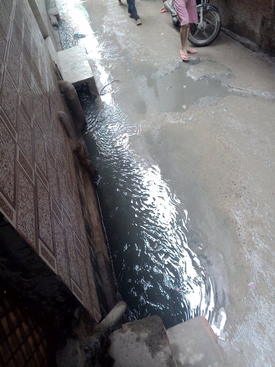 princes220819's tweet photo. @noida_authority @CeoNoida @CMOfficeUP @CP_Noida  Ye halat hai Sadarpur colony gali no. 22 Sector 45 ka... Safai karamchari aate nhi h or aate bhi h to upper upper saf kar chale jaate hai..... Road par pura Pani lag jata hai... Logo ko aane jaane me problem hoti hai... https://t.co/Y6f5aEQIWB