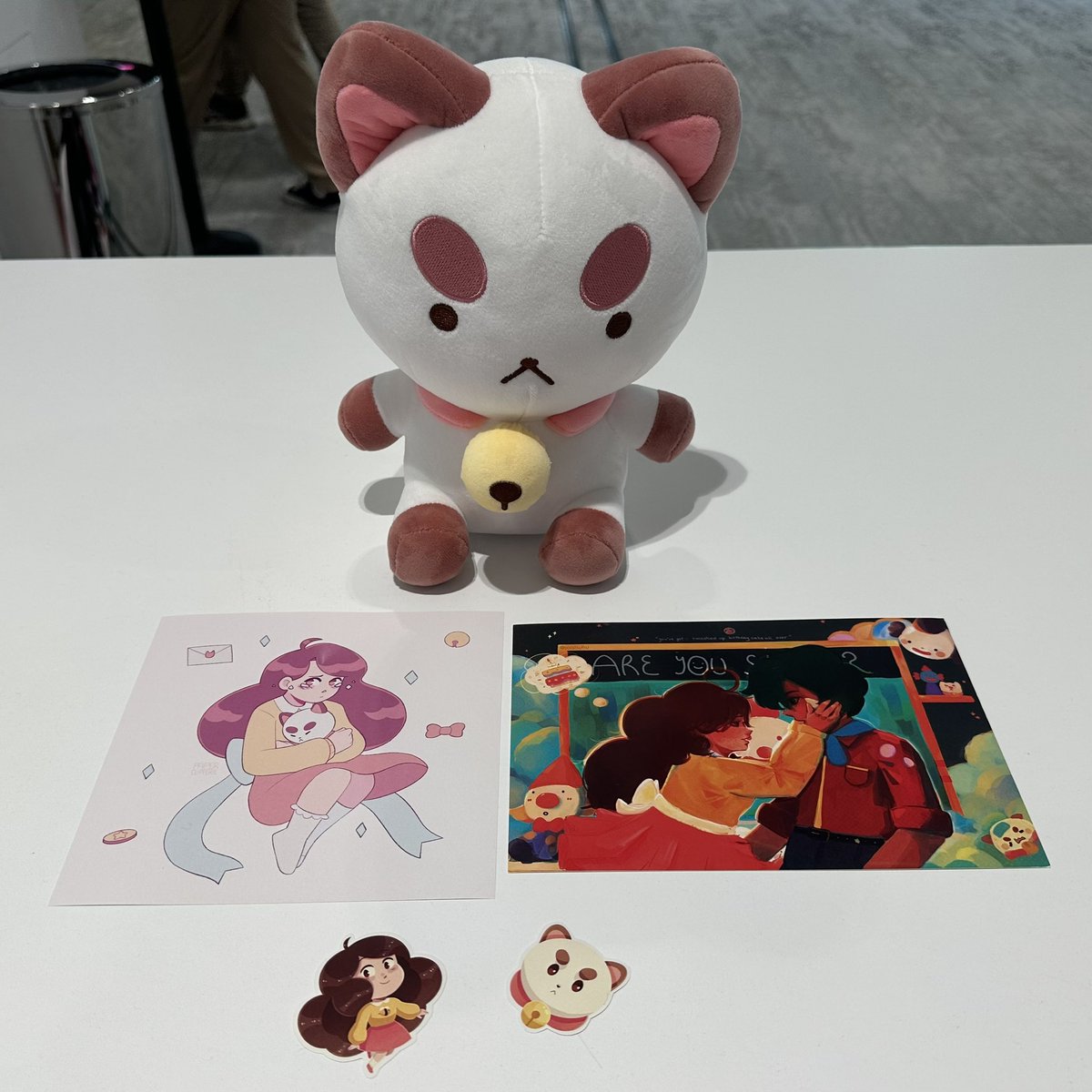 howellwizard's tweet photo. more bee and puppycat fan merch and this time i actually looked thru every stall for it and only got these 

artists are @paperclipperie and @Joishuhu ^_^ https://t.co/VPjKdWY1Ue