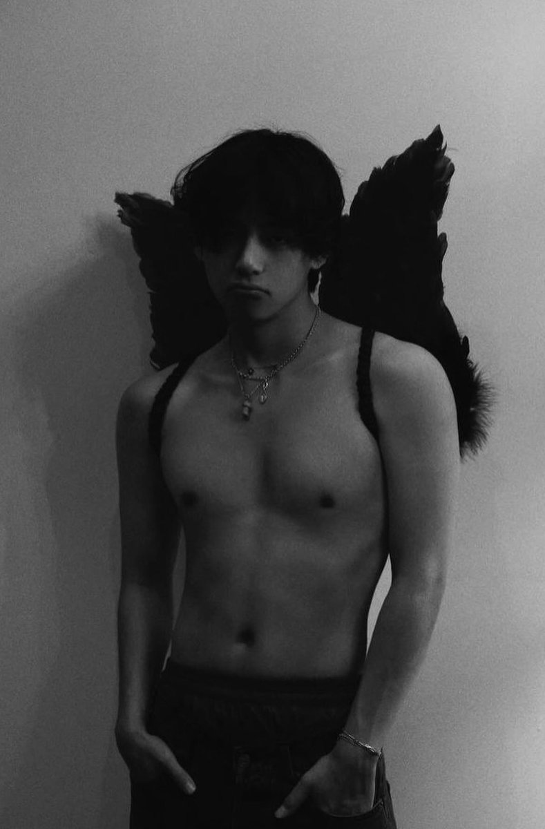 Kimmiinthy's tweet photo. KIM TAEHYUNG???????? https://t.co/wqaQMnHyO9
