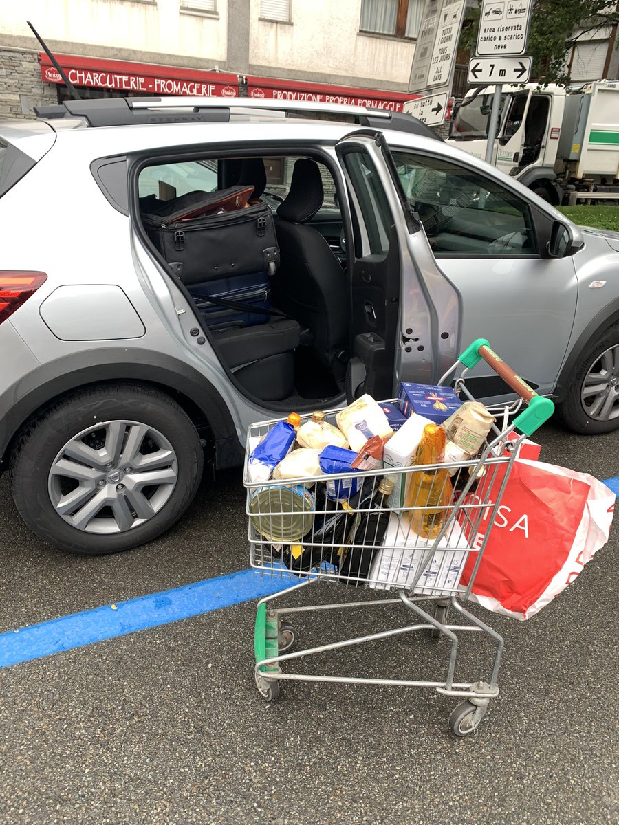 OttoChio77's tweet photo. Prosecco, pasta, oil, rice and petrol stop at Courmayeur. https://t.co/I9IeIHrUDQ