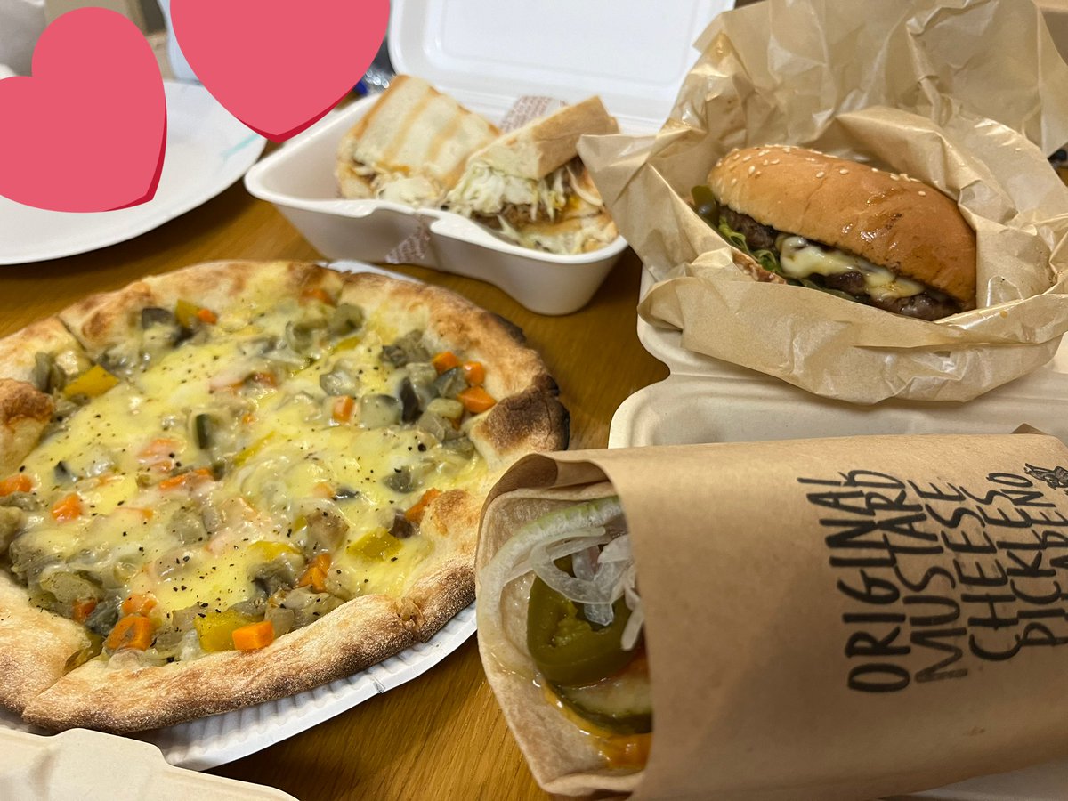 namakeieimono's tweet photo. お客さん達とキッチンカーパーティーした🎉
#cornergateburger
#coconiwa
#unitedkebab
#shingngkitchen https://t.co/7CeFgLsNBx