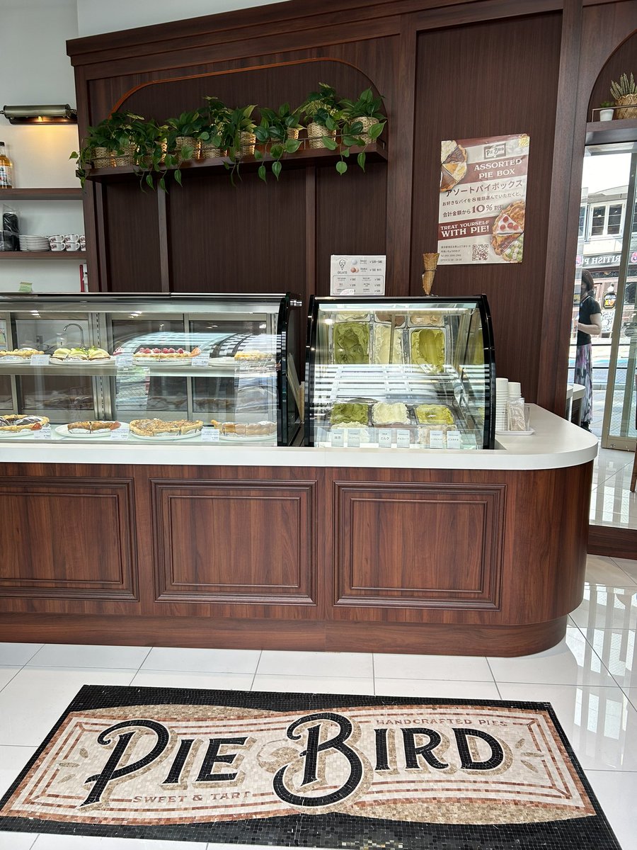 PonKoco's tweet photo. 試合前に
#piebird さんで
乳酸菌ソーダと
ヤクルトマンゴーパイ🥭を
いただきました
まいうー☺️ https://t.co/DZaZyJ2ySO
