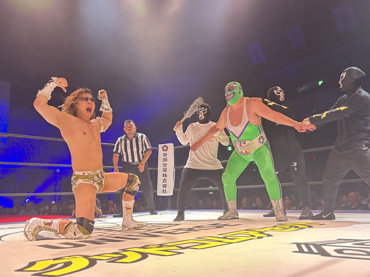 ddtpro's tweet image. DDT両国大会の第三試合で大事件勃発中💥

平田、両国でヒールターン宣言も凶器を使いこなせず即撤回！　ベビーターンで再出発誓う「昔から蝶野さんへの憧れあった」

🔽今すぐ視聴！
wrestle-universe.com/ja/lives/4o1Wn…
#WrestlePeterPan #ddtpro